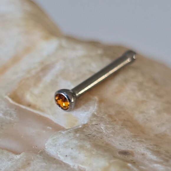 18G Yellow nose stud - 2.5mm gem Topaz Cubic Zirconia straight 6mm bar - Picture 2 of 3